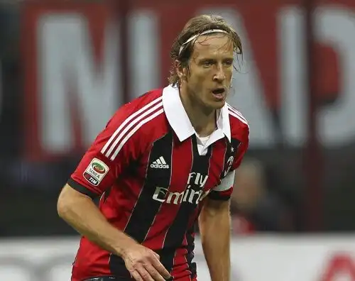 Tifosi del Milan contro Ambrosini