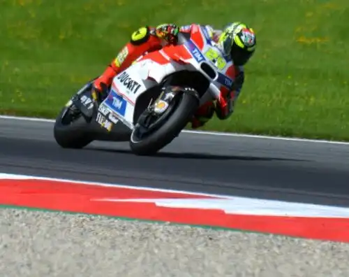 Brno: ancora Iannone davanti. Rossi 2°