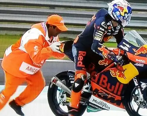 Moto3, harakiri degli italiani: tanti scontri “fratricidi”