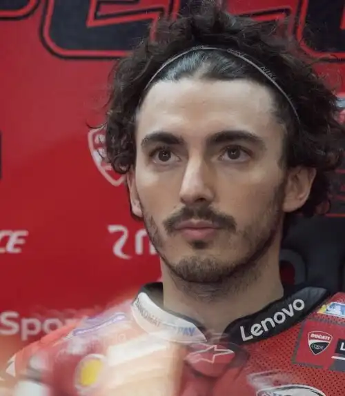 Pecco Bagnaia sorpreso da Marc Marquez