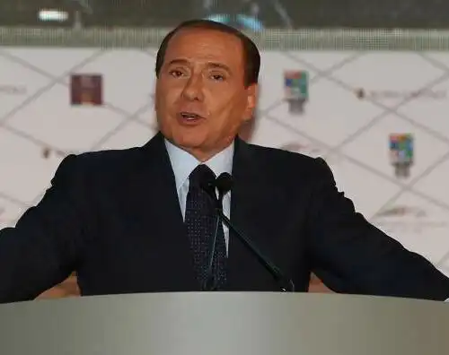 Berlusconi operato: sostituzione del pacemaker