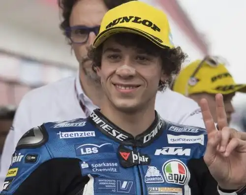 Moto3, strepitoso Bezzecchi: primo successo