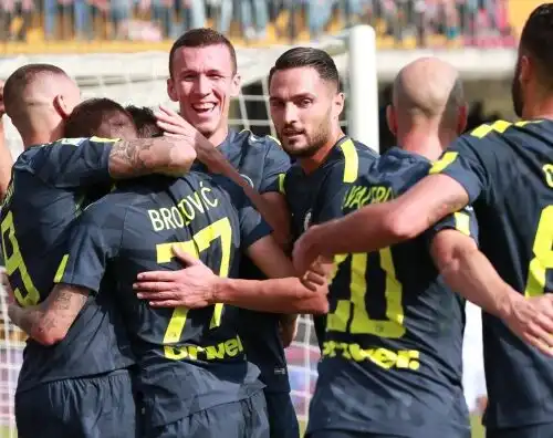 Brozovic spinge l’Inter, goleada Lazio, viola ko