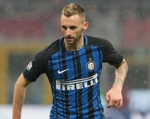 Brozovic, lite con il fotoreporter all’aeroporto