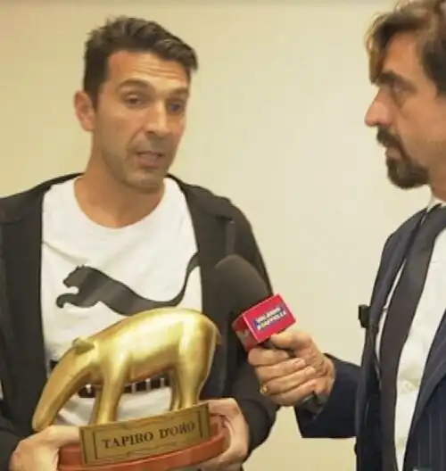 Tapiro a Buffon, il portiere è indignato