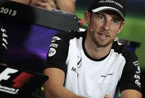 Jenson Button stuzzica Lewis Hamilton