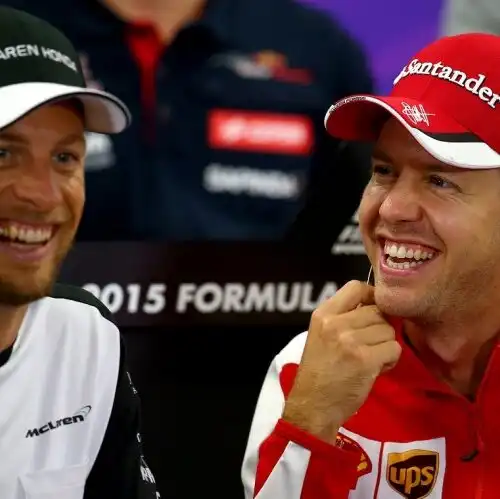 Button critica la Ferrari su Vettel e Sainz