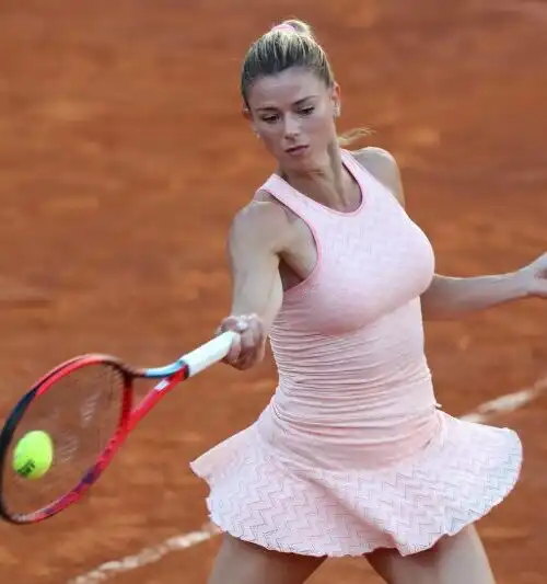 Camila Giorgi perde ma brilla: le foto