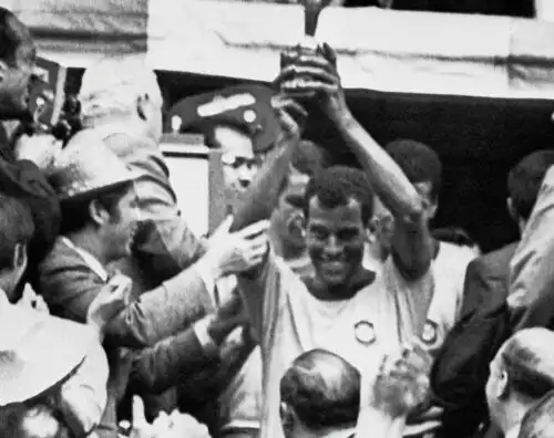 Brasile, morto il leggendario Carlos Alberto