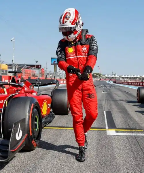 Charles Leclerc è in pole, ma la Ferrari… trema