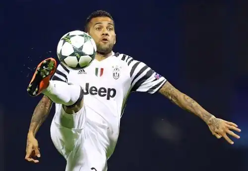 Dani Alves vuole arrivare primo