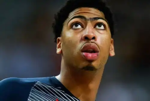 59 e 29 rimbalzi, show di Anthony Davis