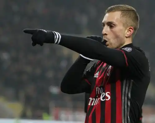 Serie A, Milan-Fiorentina 2-1: Deulofeu tiene vivo il Diavolo