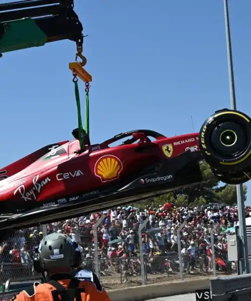 Charles Leclerc nel muro: le foto della disperazione Ferrari