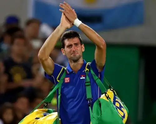 Djokovic dà da mangiare agli affamati