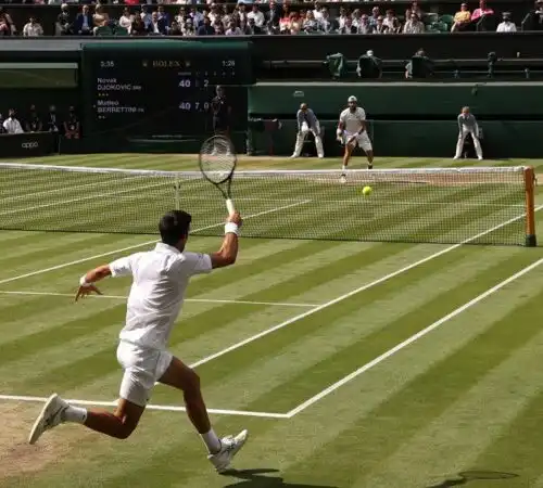 Wimbledon, Berrettini contro Djokovic: il secondo set va al serbo