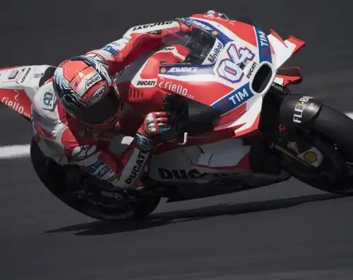 Dovizioso cade e si fa male