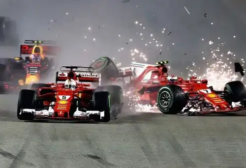 Disastro Ferrari, Hamilton vince e scappa