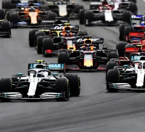 Hamilton trionfa, Leclerc dà spettacolo. Disastro Vettel