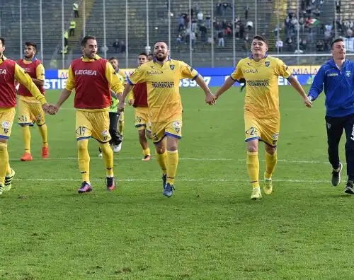 Il Frosinone aggancia il Verona in testa