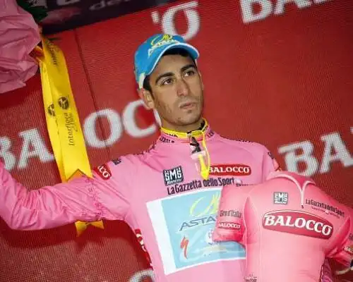 Aru in maglia rosa