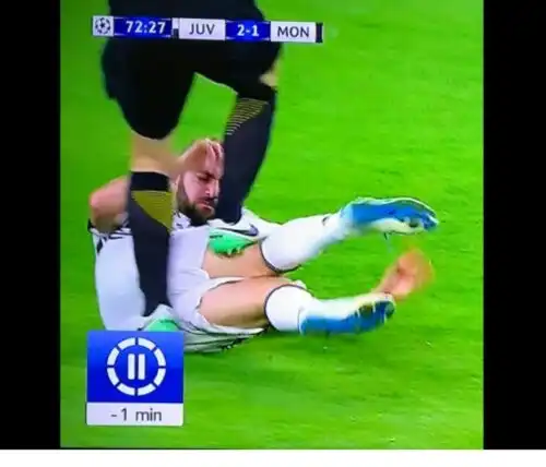 Higuain furioso, Glik lo calpesta: è bufera