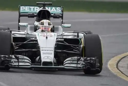 Il tempaccio non frena Hamilton