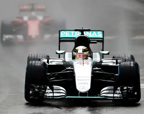 Hamilton riapre il mondiale, Vettel 4°