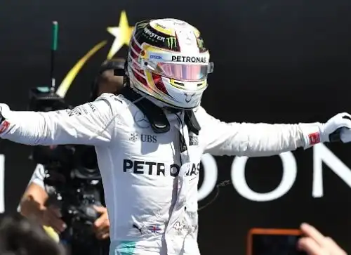 Hamilton domina, Ferrari anonime