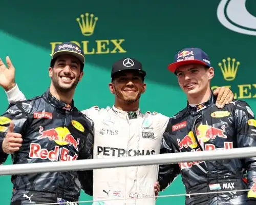 Hamilton dominatore, disastro Ferrari