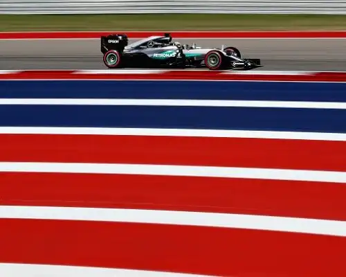 Hamilton non molla, pole da record