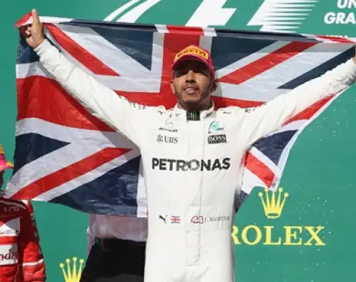 Lewis Hamilton fa il cannibale