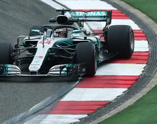 F1, pole di Hamilton al Montmelò. Ferrari in seconda fila