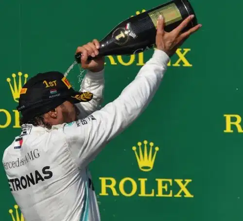 Hamilton: “Team incredibile, giù il cappello”