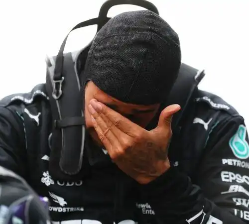 F1, leggenda Hamilton: settimo titolo e lacrime.