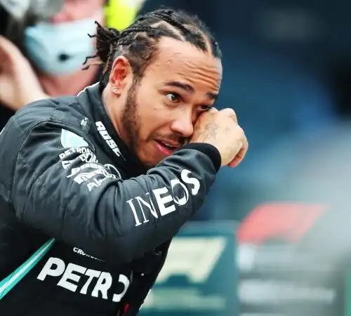 Lewis Hamilton positivo al Covid-19, niente Bahrain