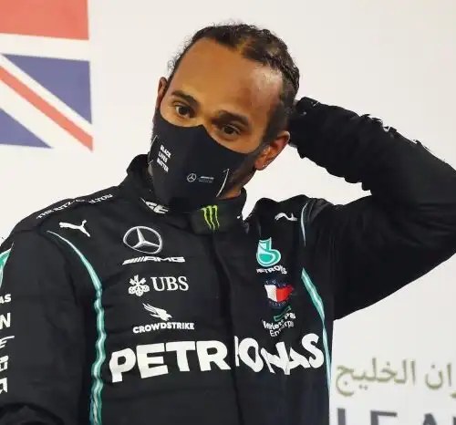 Attacco frontale a Lewis Hamilton dopo lo stallo con Mercedes