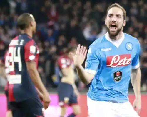 Higuain da record, il Napoli resta in scia