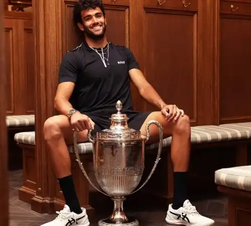 I festeggiamenti da lord di Matteo Berrettini: l’eleganza del tennista in immagini