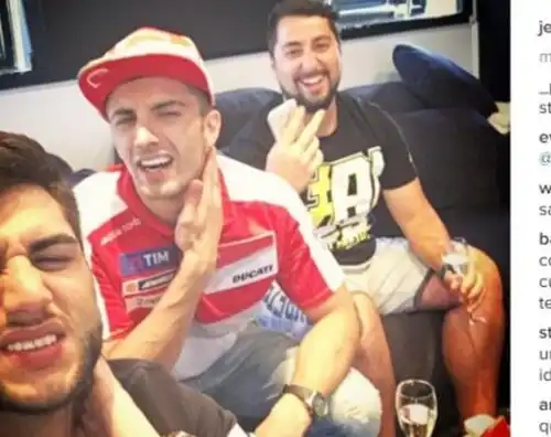 Iannone cerca di spiegare il gesto