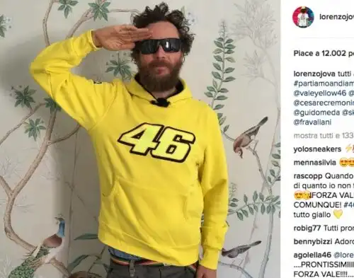 Jovanotti sull’attenti per Valentino Rossi