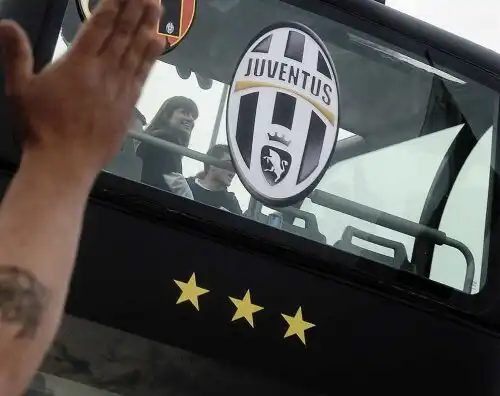 Paura Juve, bomba carta contro il pullman