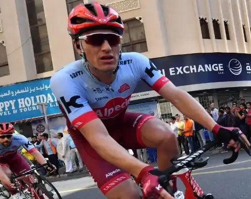 Marcel Kittel scende dalla bicicletta