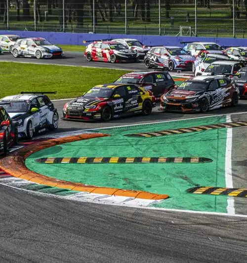 La TCR Europe parla inglese