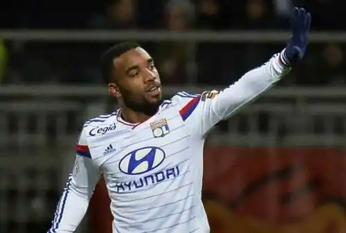 Juve, missione per Lacazette