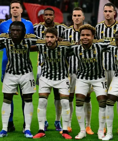 L’attaccante della Juventus ha iniziato a fare il cantante. Foto