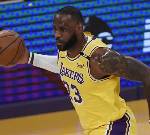 NBA, Lebron James gioca ma i Lakers perdono ancora