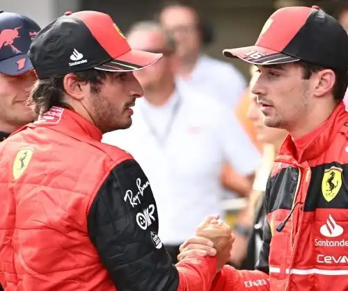 F1, dilemma Ferrari: “Carlos Sainz più leader di Charles Leclerc”