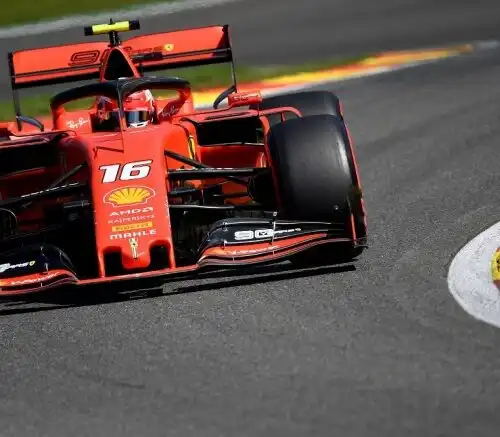 Pole di Leclerc, doppietta Ferrari in Belgio