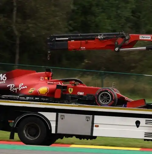 F1, libere Spa: Verstappen primo ma si schianta. A muro anche Leclerc